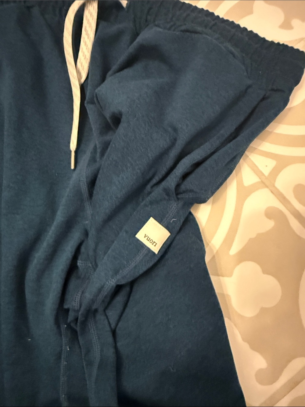 Vuori Women's blue joggers in ankle length